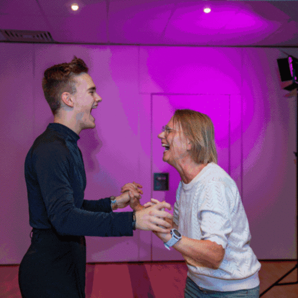 Bewegte Bilder von Tanzer/in die Spaß haben. Tanz- Kurse | Clubs | Fitness | Workshops