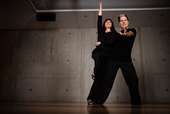 Hilde und Thomas Schütze – Stilvolle Discofox-Pose im Studio